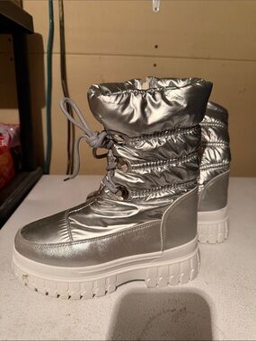 DL1961 Metallic Silver Puffer Snow Boots with Chunky White Platform